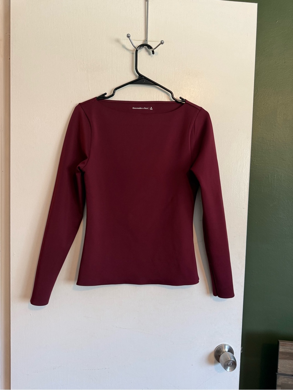 Abercrombie and fitch dark red long sleeve boat neck stretchy fitted blouse